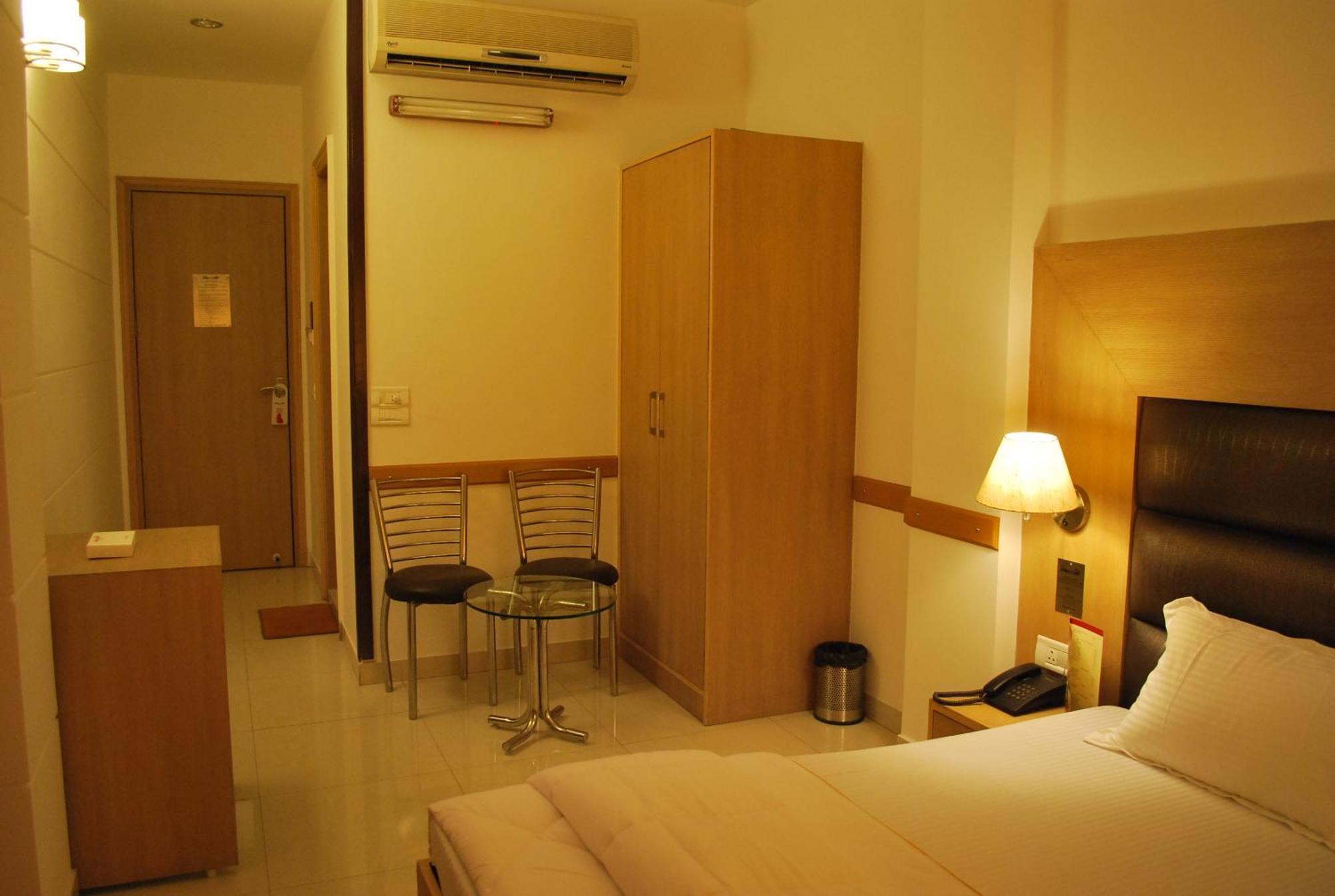 Hotel Arina Inn New Delhi Exterior photo